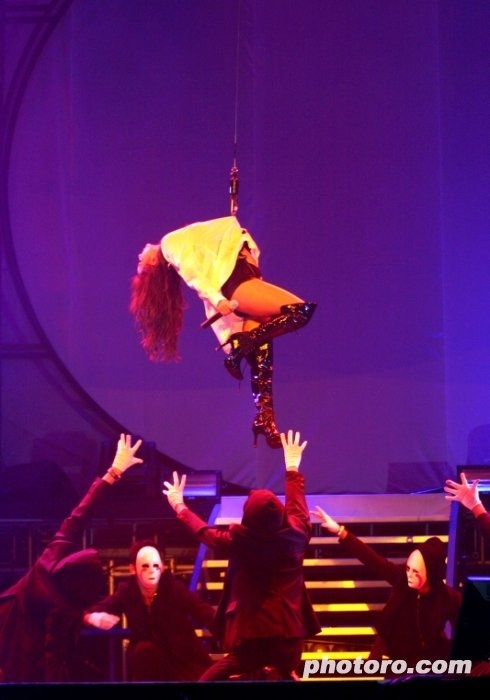   <b>이효리</b> <b>단독콘서트</b> <b>무대에서
</b>403